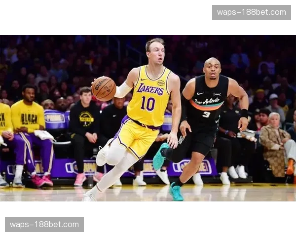 肯纳德战术价值持续体现 湖人季后赛阵容深度获得重要保障